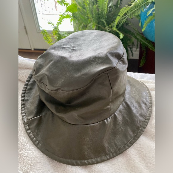 Atmosphere Bucket Hat Faux Leather Olive Green - Picture 2 of 5